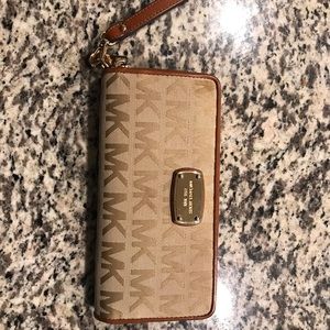 Michael kors large wristlet wallet